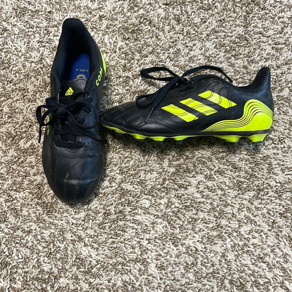 Soccer cleats
